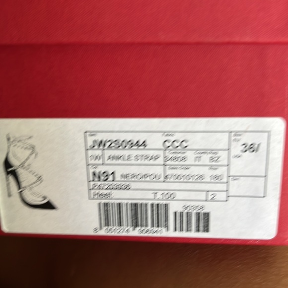 Gently worn Valentino ankle strap pumps-nude & black dust bag & heel caps & box - Picture 4 of 5